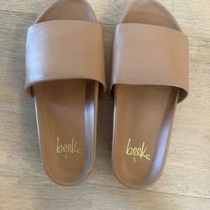 Beek pelican sandals in honey